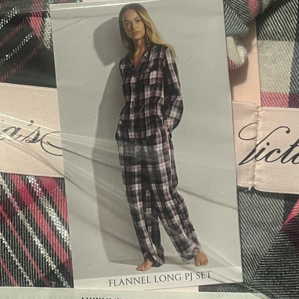 Victoria Secret Flannel Pajamas, Medium